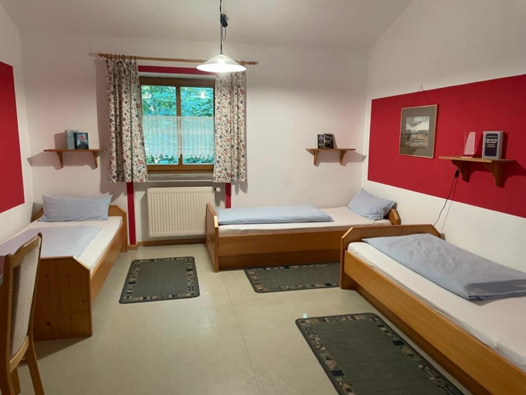 Krug'S Family Hostel Und Restaurant Weilheim in Oberbayern Buitenkant foto