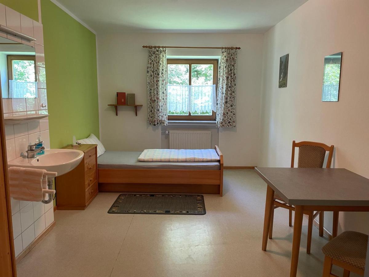 Krug'S Family Hostel Und Restaurant Weilheim in Oberbayern Buitenkant foto