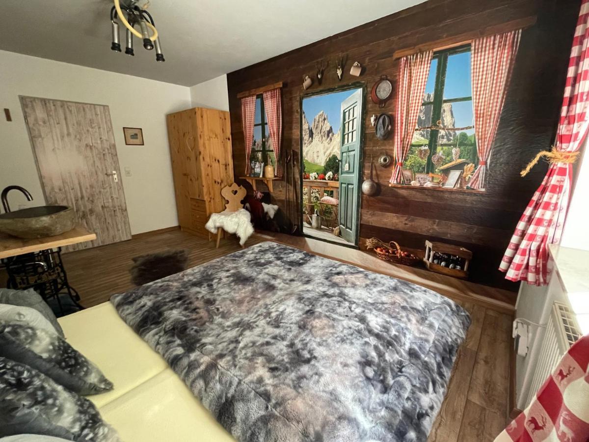 Krug'S Family Hostel Und Restaurant Weilheim in Oberbayern Buitenkant foto